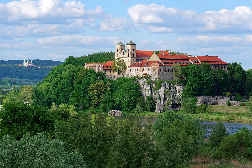 File:20200529 Widok ze Skały Okrążek na Opactwo w Tyńcu 1735 2128.jpg